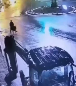 Turkish man drove a forklift into a jewelry store, stole 150 grams of gold, and ran away on a donkey.