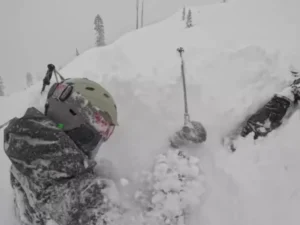 He Was Suffocating Under the Snow – Until Two Skiers Found Him